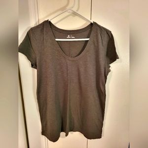 Women’s Scoop neck short sleeve top